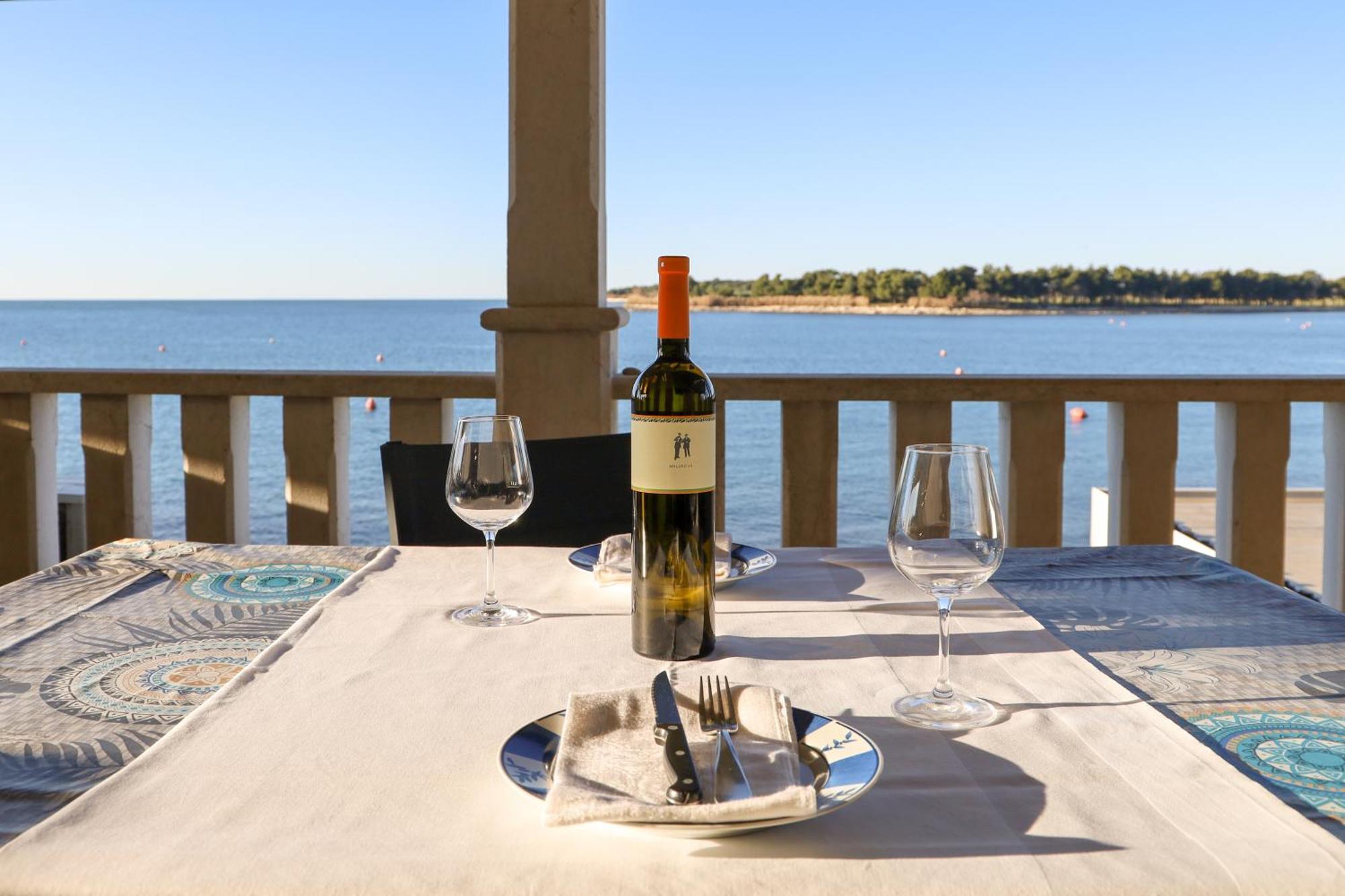 City Center Coastal Escape - Apartments With Sea View Or Cozy Room Novigrad Istria Exteriör bild