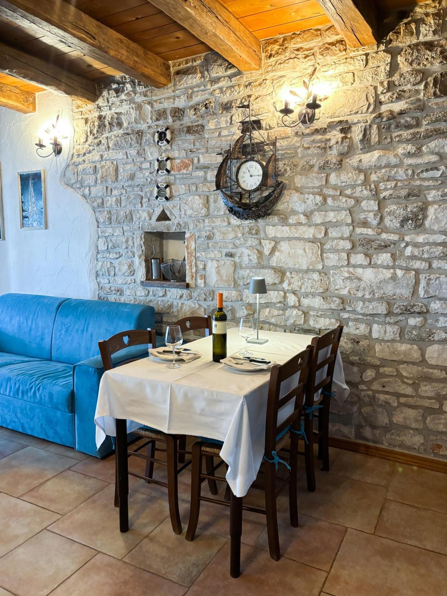 City Center Coastal Escape - Apartments With Sea View Or Cozy Room Novigrad Istria Exteriör bild