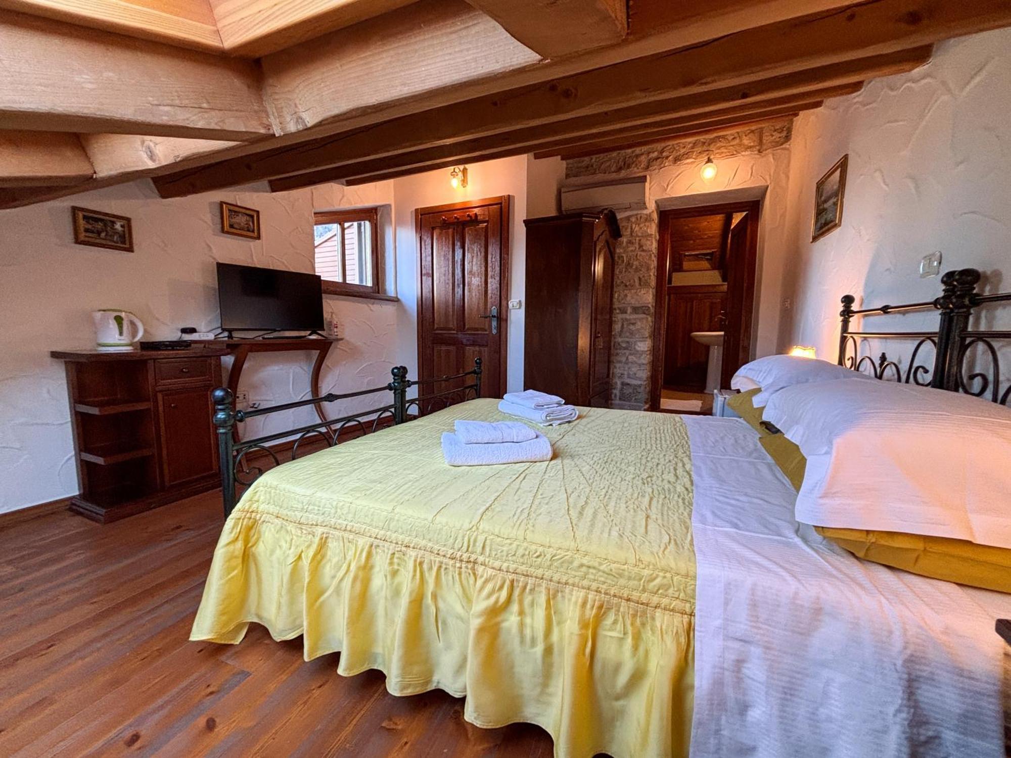 City Center Coastal Escape - Apartments With Sea View Or Cozy Room Novigrad Istria Exteriör bild